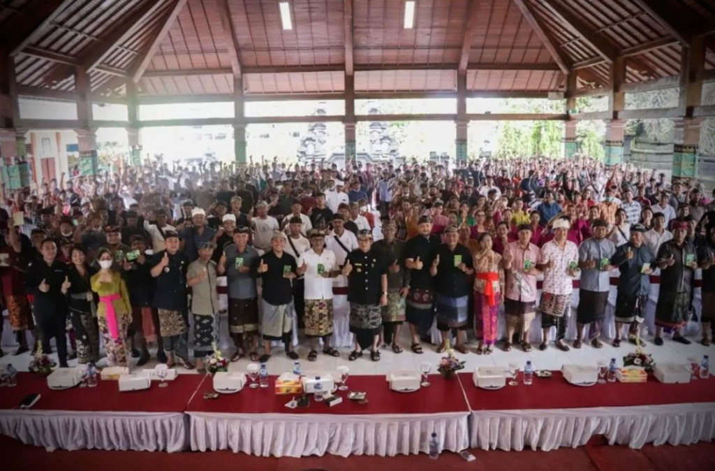 Bupati Badung Giri Prasta Salurkan BKK Perubahan APBD Tahun Anggaran 2022